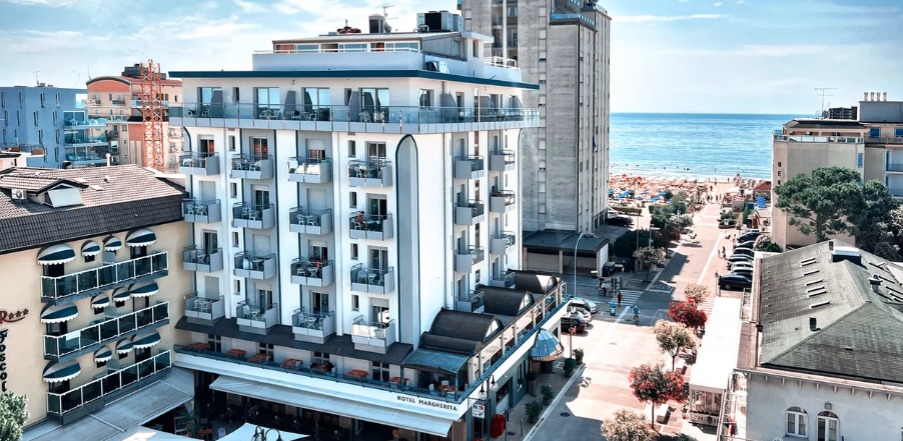 Italské Jesolo: hotel přímo u pláže s polopenzí jen pár kroků od moře