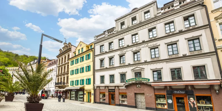 Hotel u kolonády ve Varech: jídlo i vstup do lázní