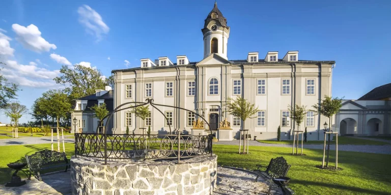 Pobyt na zámečku: snídaně i balíček s wellness a večeří