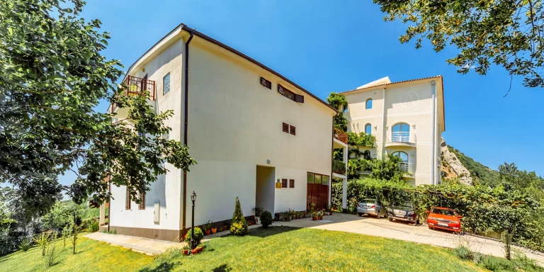 Dovolená v Černé Hoře: apartmány až pro 5 osob