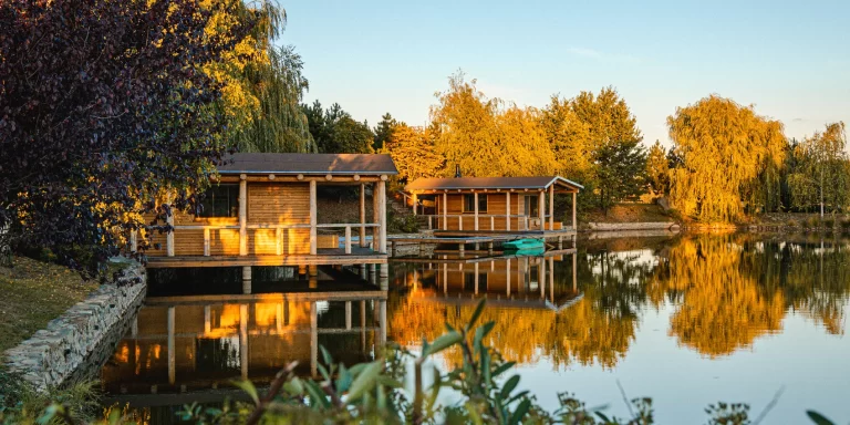 Vodní domky na Vysočině: půjčení loďky i privátní sauna