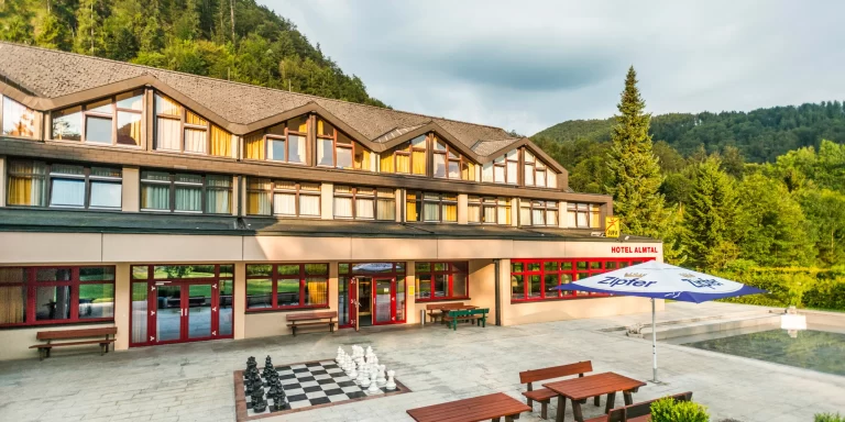 Rakouské Alpy: 3* hotel se snídaní nebo polopenzí, sauna