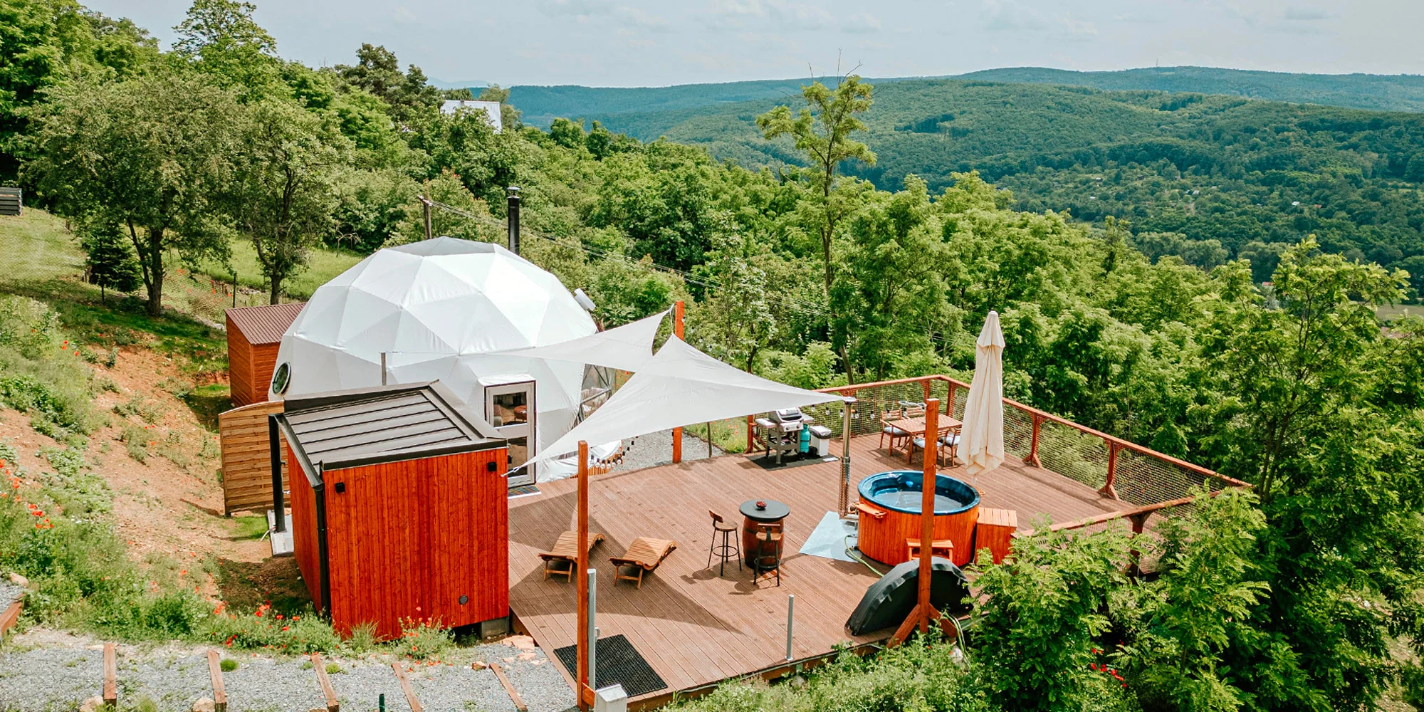 Glamping na samotě: luxusní stan s vířivkou