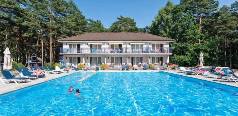 Baltský resort u pláže v Pobierowo: luxusní dovolená s wellness, polopenzí a zábavou pro děti