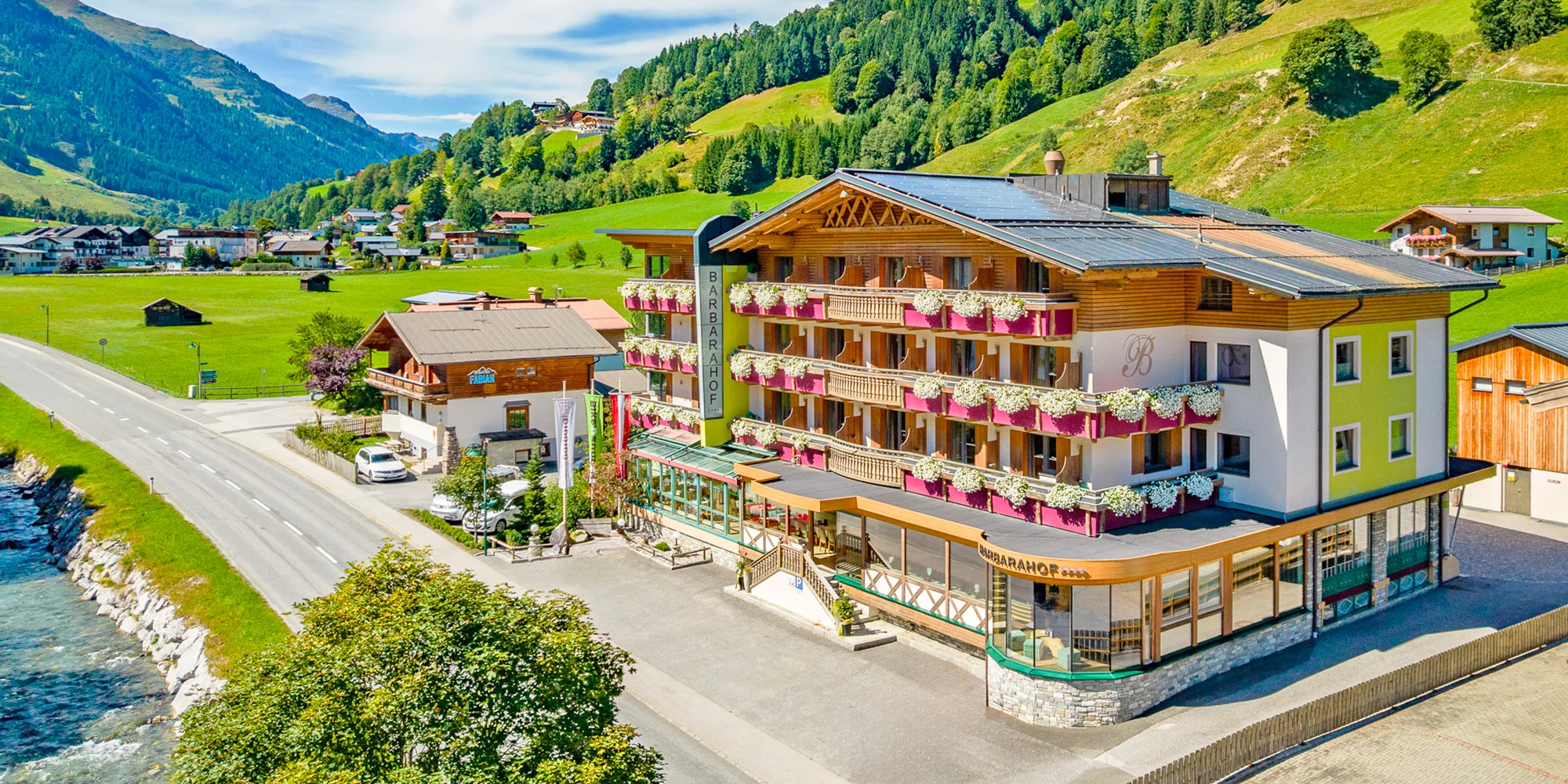 Saalbach: 4* hotel s polopenzí, sauny, turistický ráj