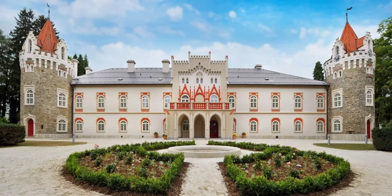 Pohádka v Chateau Herálec: snídaně, wellness i menu