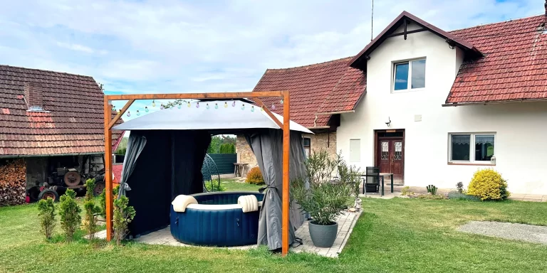 Podhůří Orlických hor: chata s vířivkou i grilem