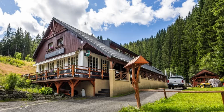 Pec pod Sněžkou s jídlem, saunou i tenisem