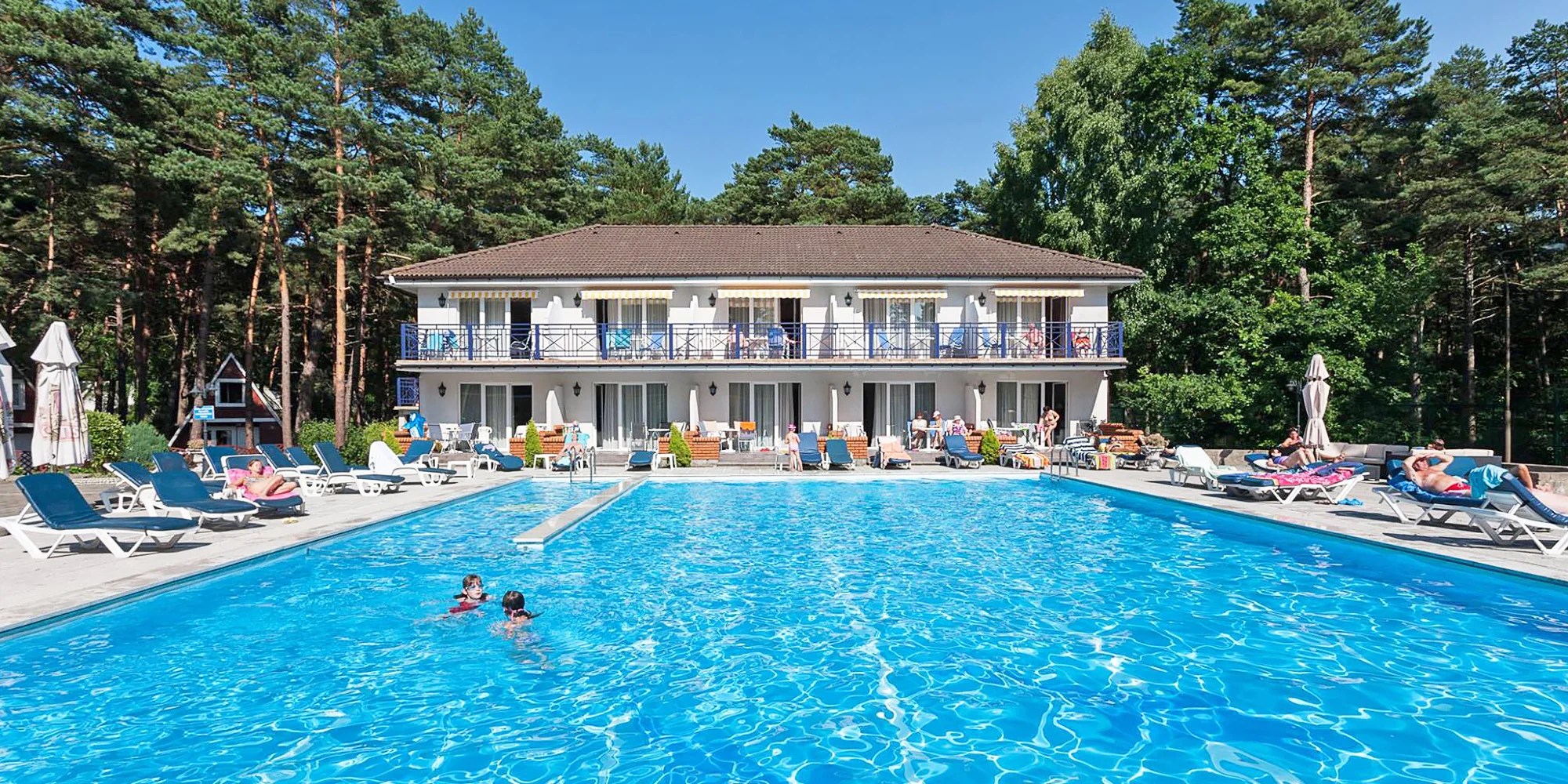 Krásný baltský resort u pláže: polopenze i wellness