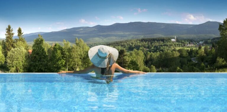 Moderní resort ve Sklářské Porubě: wellness, infinity bazén, polopenze a skvělá poloha pro výlety do polských Krkonoš