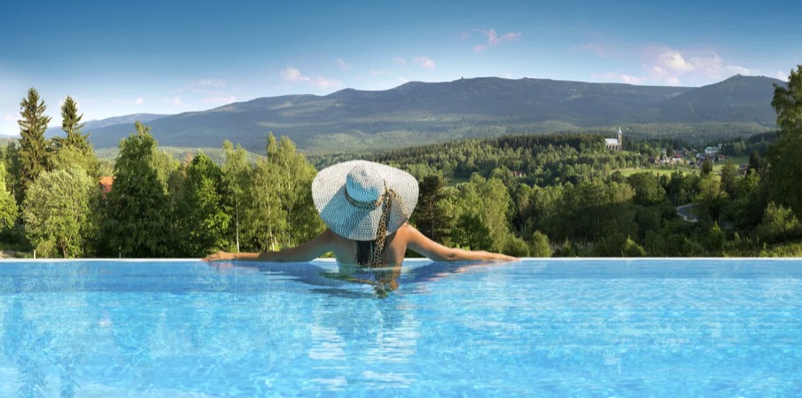 Moderní resort ve Sklářské Porubě: wellness, infinity bazén, polopenze a skvělá poloha pro výlety do polských Krkonoš